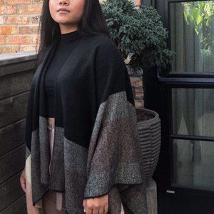 PANCHO/SCARF SWEATER